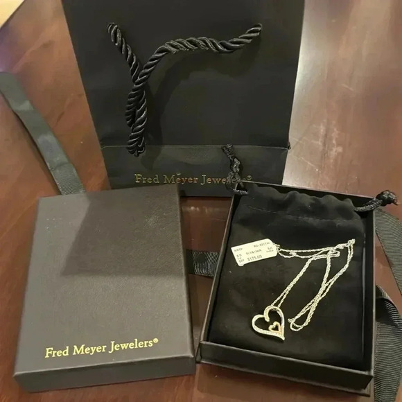 NWT Fred Meyer Jewelers - Heart Necklace - Picture 6 of 7